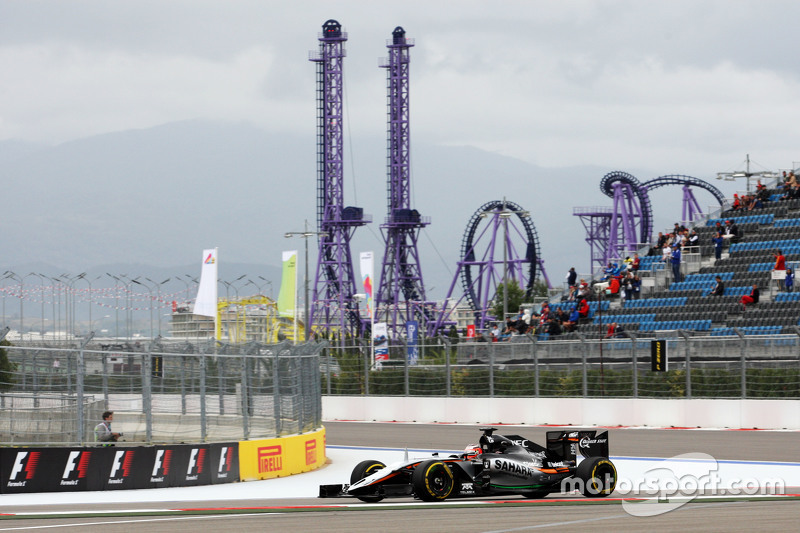 Ее лидером стал Нико Хюлькенберг из Force India, который проехал круг за 1:44.355 – и все же это время оказалось далеким от того темпа, что гонщики покажут днем спустя