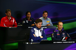 La Conferencia de prensa FIA: Graeme Lowdon, Manor F1 equipo Presidente Ejecutivo; Monisha Kaltenbor