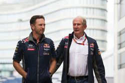 Christian Horner, jefe de equipo de carreras de Red Bull con el Dr. Helmut Marko, asesor de Red Bull