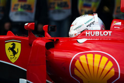 Sebastian Vettel, Ferrari SF15-T, im Parc Fermé