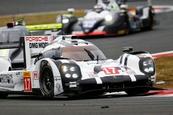 #17 Porsche Team Porsche 919 Hybrid: Timo Bernhard, Mark Webber, Brendon Hartley