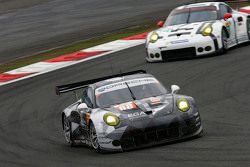 #88 Abu Dhabi Proton Competition Porsche 911 RSR: Кристиан Рид, Эрл Бамбер, Халед Аль-Кубайси
