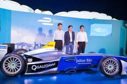 Formula E car in Hong Kong with Nelson Piquet Jr.