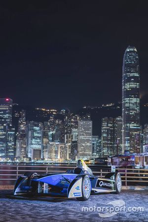 La monoposto di Formula E trasportata nel centro Hong Kong