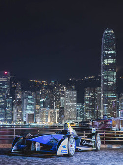 La monoposto di Formula E trasportata nel centro Hong Kong