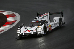 #17 Porsche Team Porsche 919 Hybrid: Timo Bernhard, Mark Webber, Brendon Hartley