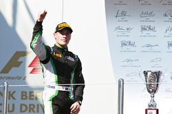 Podium : le vainqueur Richie Stanaway, Status Grand Prix