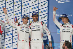 Les vainqueurs Timo Bernhard, Mark Webber, Brendon Hartley, Porsche Team