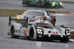 #17 Porsche Team Porsche 919 Hybrid: Timo Bernhard, Mark Webber, Brendon Hartley