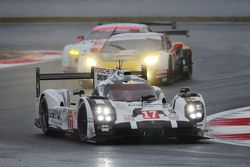 #17 Porsche Team Porsche 919 Hybrid: Timo Bernhard, Mark Webber, Brendon Hartley