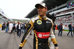 Pastor Maldonado, Lotus F1 Team op de grid