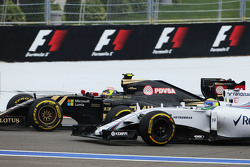 Pastor Maldonado, Lotus F1 E23 et Felipe Massa, Williams FW37 au départ