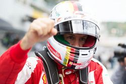 Sebastian Vettel, Ferrari Sergio festeggia la sua seconda posizione nel parco chiuso