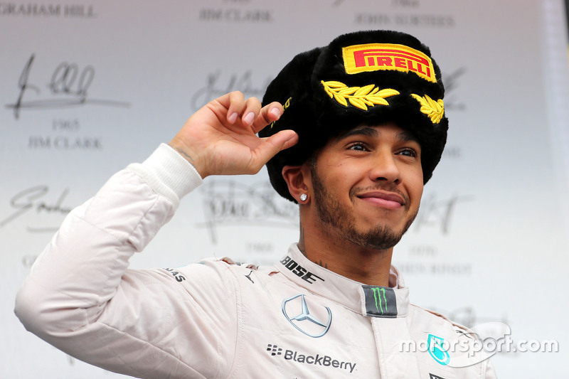 O roteiro se repetiu em 2015, com nova vitória de Hamilton e o bi da Mercedes na Rússia. O britânico conquistou seu terceiro título naquele ano.