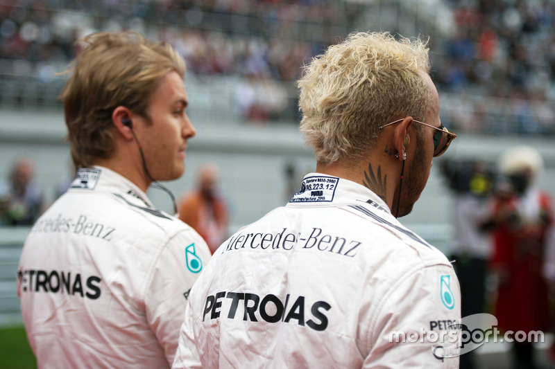 Nico Rosberg, Mercedes AMG F1 e Lewis Hamilton, Mercedes AMG F1