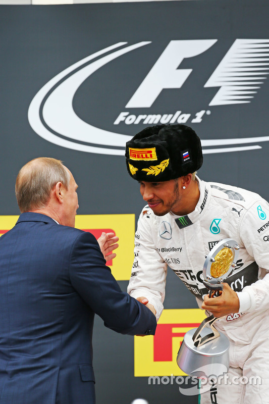 Race winner Lewis Hamilton, Mercedes AMG F1 celebrates on the podium with Vladimir Putin, Russian Fe