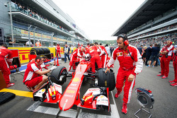 Sebastian Vettel, Ferrari SF15-T sur la grille