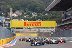 Start: Nico Rosberg, Mercedes AMG F1 W06, in Führung