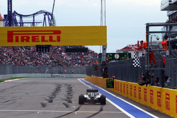 Race winner Lewis Hamilton, Mercedes AMG F1 W06 takes the chequered flag at the end of the race