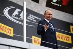 Vladimir Putin, russischer Präsident, auf dem Podium