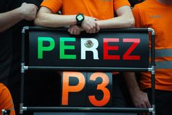 Команда Sahara Force India F1 Team празднует третье место Серхио Переса, Sahara Force India F1
