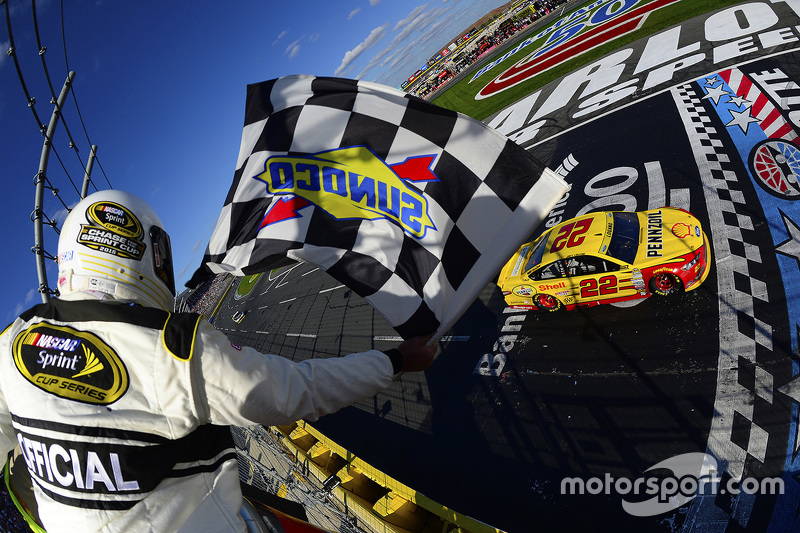 Ganador de la carrera Joey Logano, Team Penske Ford