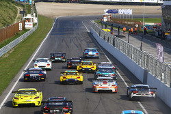 宾利HTP车队84号宾利欧陆GT3:马克西米利安·布克、文森特·阿布里尔