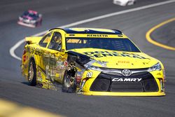 Matt Kenseth, Joe Gibbs Racing Toyota se crashe