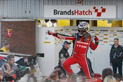 Gordon Shedden, Honda Yuasa Racing Honda Civic Type R celebrating winning the 2015 British Touring Car Championship