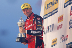 Gordon Shedden, Honda Yuasa Racing Honda Civic Type R celebrating winning the 2015 British Touring Car Championship