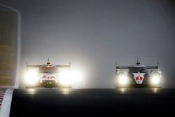 #17 Porsche Team Porsche 919 Hybrid: Timo Bernhard, Mark Webber, Brendon Hartley and #1 Toyota Racing Toyota TS040 Hybrid: Sébastien Buemi, Anthony Davidson, Kazuki Nakajima