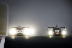 #17 Porsche Team Porsche 919 Hybrid : Timo Bernhard, Mark Webber, Brendon Hartley et #1 Toyota Racing Toyota TS040 Hybrid : Sébastien Buemi, Anthony Davidson, Kazuki Nakajima