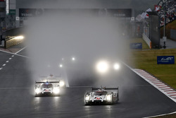 #17 Porsche Team Porsche 919 Hybrid : Timo Bernhard, Mark Webber, Brendon Hartley et #18 Porsche Team Porsche 919 Hybrid : Romain Dumas, Neel Jani, Marc Lieb