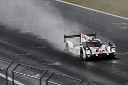 #17 Porsche Team Porsche 919 Hybrid: Timo Bernhard, Mark Webber, Brendon Hartley