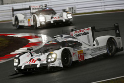 #17 Porsche Team Porsche 919 Hybrid: Timo Bernhard, Mark Webber, Brendon Hartley