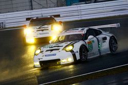 #92 Porsche Team Manthey Porsche 911 RSR : Frédéric Makowiecki, Patrick Pilet