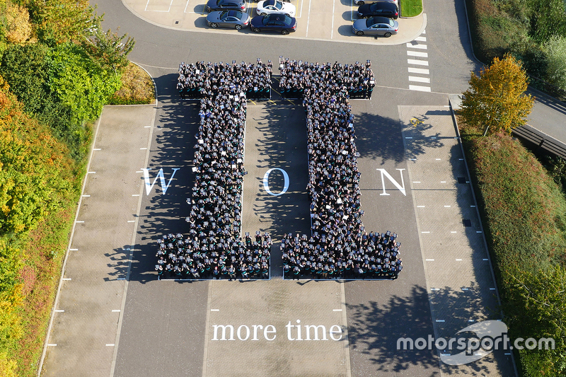 Mercedes celebrates 2015 Formula 1 constructors championship