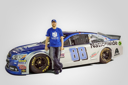 Dale Earnhardt Jr. mit seinem neuen Autodesign für 2016