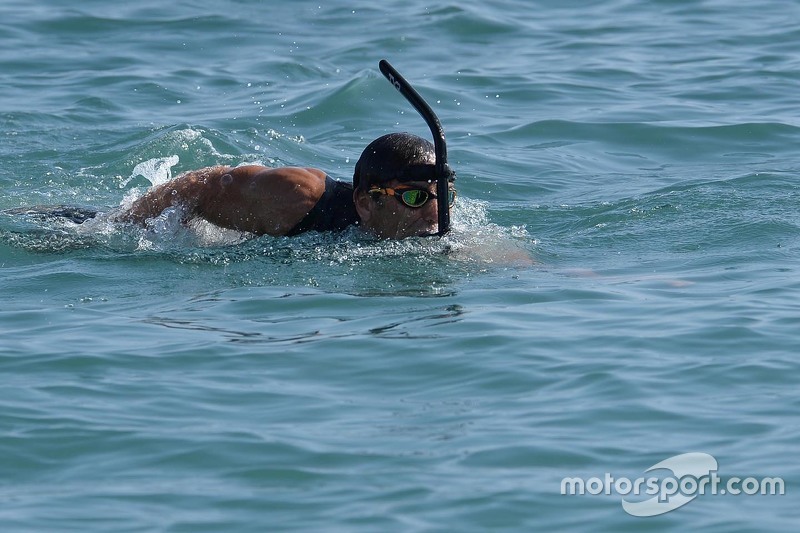 Alex Zanardi compite en el Triatlón Ironman de Hawaii
