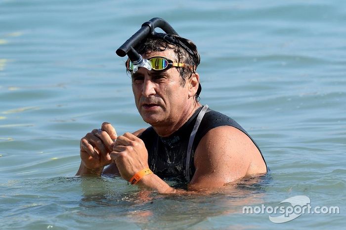 Alex Zanardi compite en el Triatlón Ironman de Hawaii