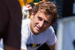 Alex Zanardi competes in the Hawaii Ironman triathlon