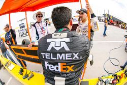 (Izq. a Der.) Jimmy Morales, Director deportivo Escudería Telmex, Antonio Pérez, Escudería Telmex y