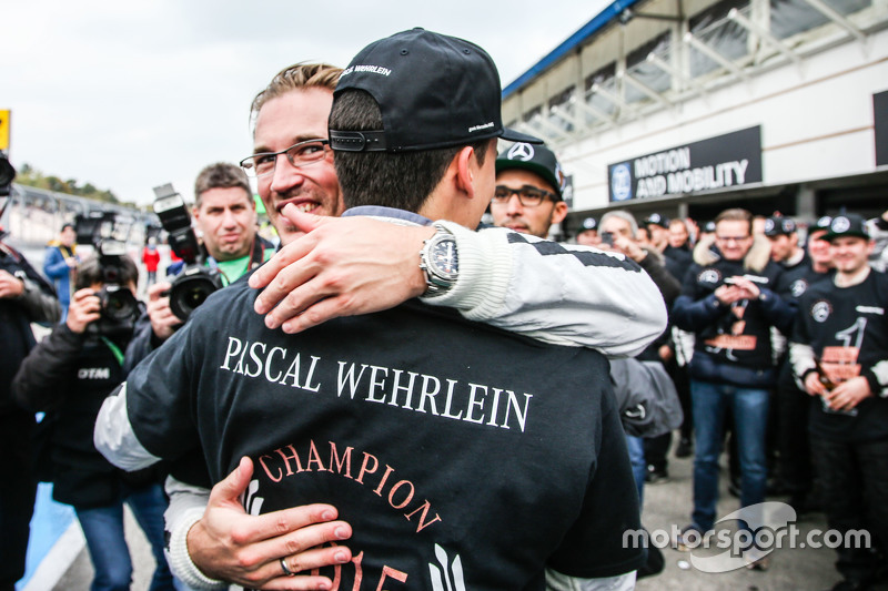 2015 champion Pascal Wehrlein, HWA AG Mercedes-AMG C63 DTM