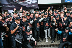 Le Champion DTM 2015 Pascal Wehrlein, HWA AG Mercedes-AMG C63 DTM