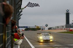 #911 Porsche Team Porsche 911 GT3 R: Nick Tandy, Frédéric Makowiecki se lleva el tercer lugar