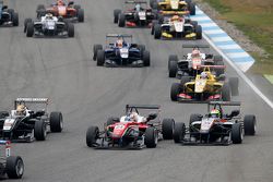 Максимилиан Гюнтер, Prema Powerteam Dallara Mercedes-Benz и Александр Симс, HitechGP Dallara Mercede