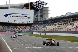 Победитель первой гонки: Лэнс Стролл, Prema Powerteam Dallara Mercedes-Benz