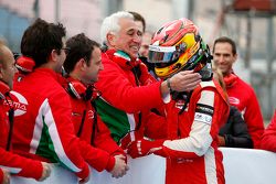 Lawrence Stroll feliciteert zoon, race 1 winnaar Lance Stroll, Prema Powerteam Dallara Mercedes-Benz