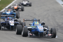 Nicolas Pohler, Double R Racing Dallara Mercedes-Benz et Tatiana Calderon, Carlin Dallara Volkswagen