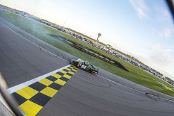 Ganador de la carrera Kyle Busch, Joe Gibbs Racing Toyota